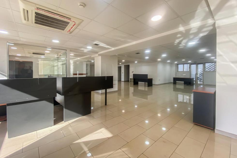 Πειραιάς, γραφεία 1.400 τ.μ προς ενοικίαση
