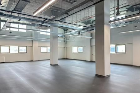 Πειραιάς αυτοτελές κτήριο 6.873 τ.μ προς ενοικίαση