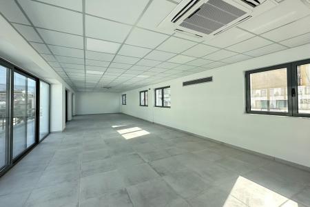 Κέντρο Αθήνας, επαγγελματικό κτήριο 1.470 τ.μ προς ενοικίαση