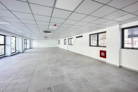 Κέντρο Αθήνας, επαγγελματικό κτήριο 1.470 τ.μ προς ενοικίαση