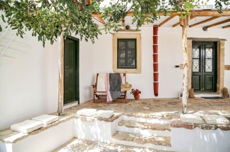 Ξενώνας παραδοσιακός προς πώληση στα Κύθηρα