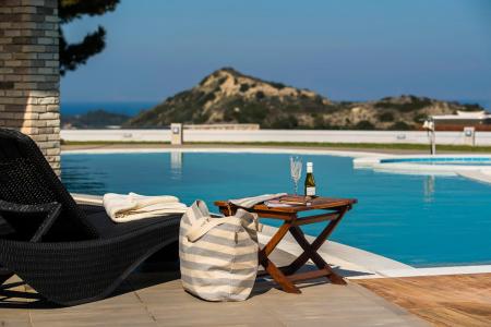 Υπερπολυτελής βίλα 450 τ.μ πωλείται στη Ρόδο